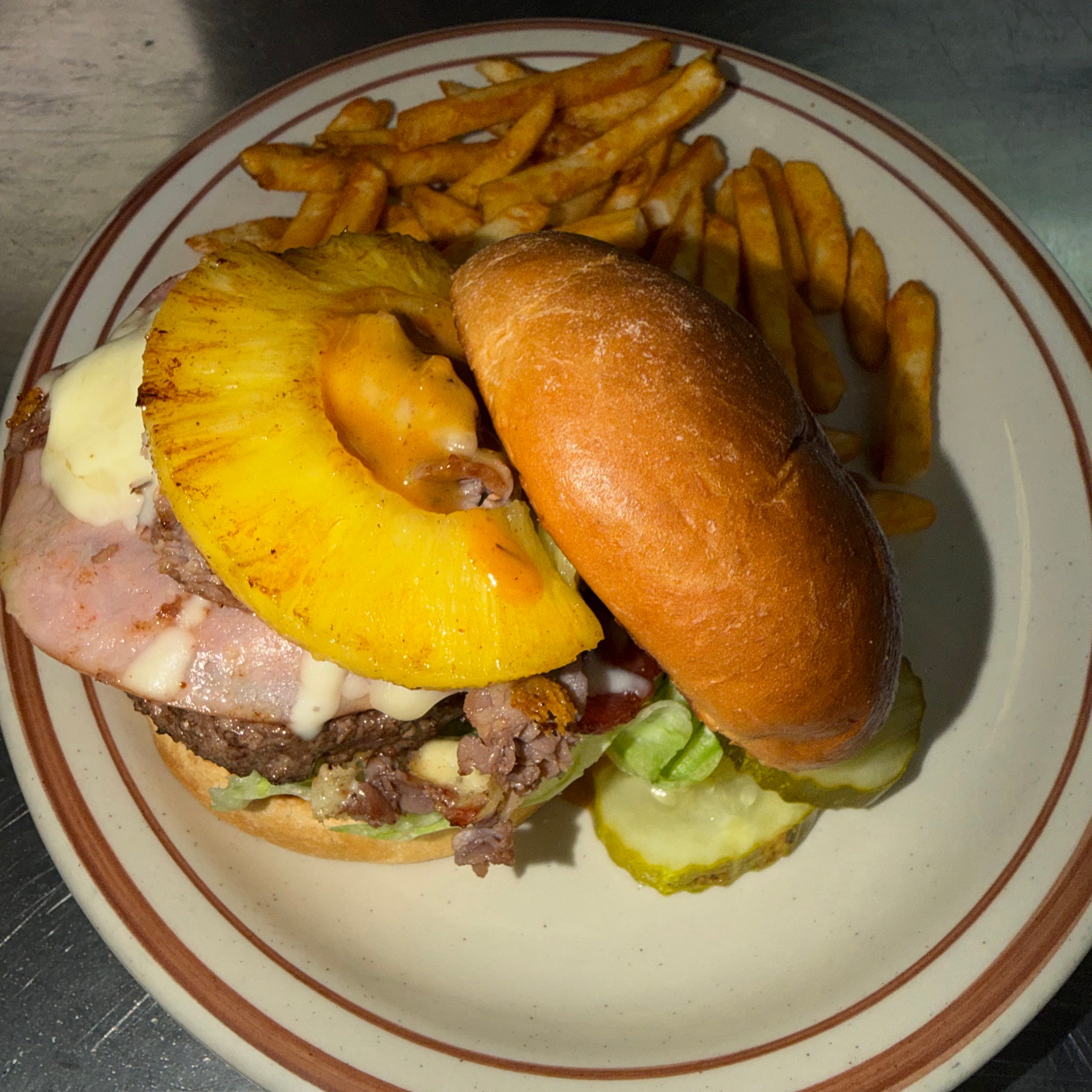 Mikes Deluxe Hamburger.